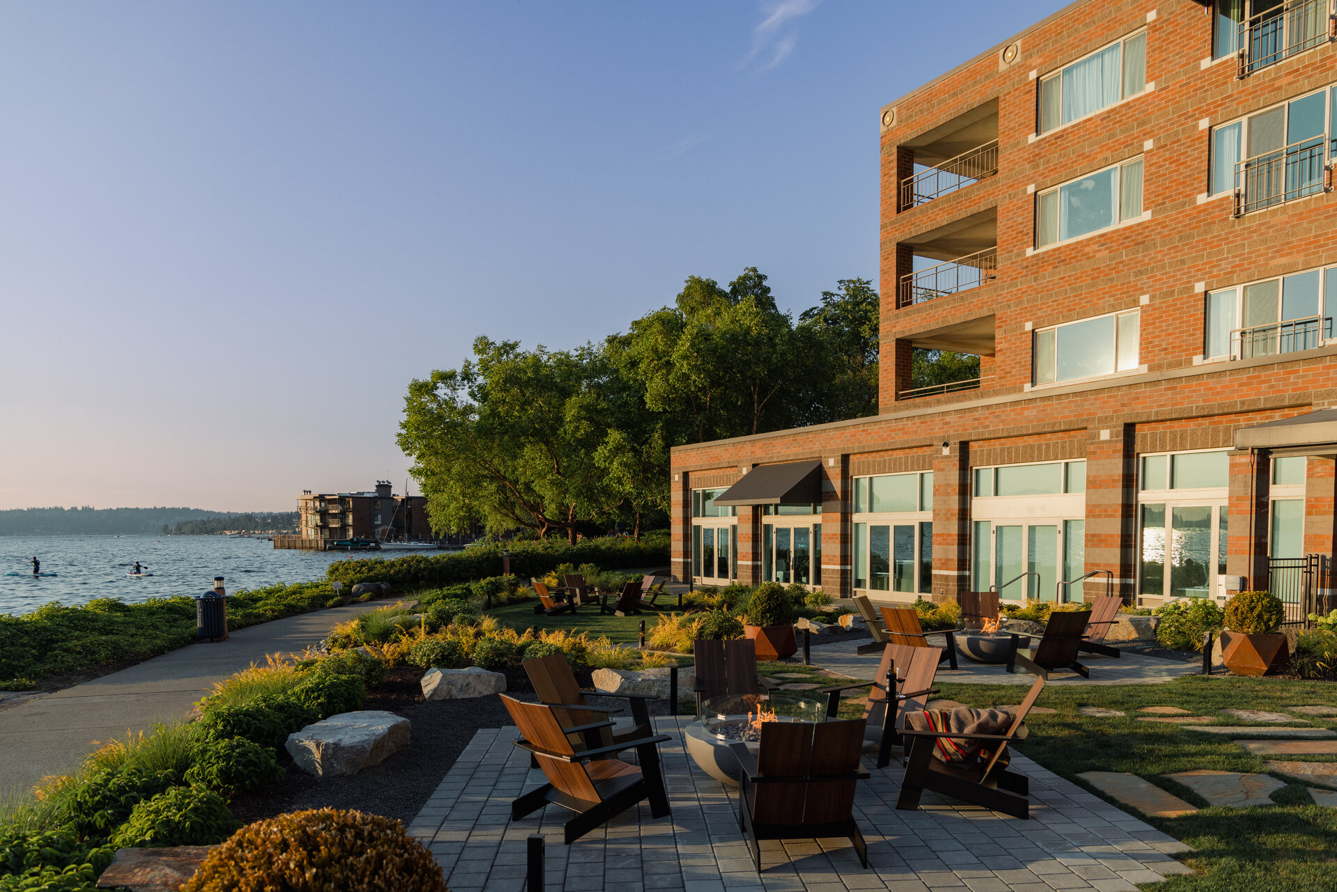 exterior of the woodmark hotel on lake washington